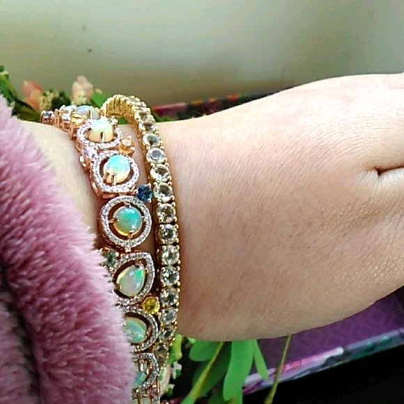 18k Rose Gold Ethiopian Opal, Multicolor Sapphire bracelet - Picture 4 of 4